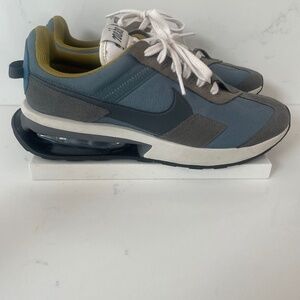 Nike Air Max Pre-Day LX “Hasta” (DC5330-301) Men’s Size 9.5 – Great Cond